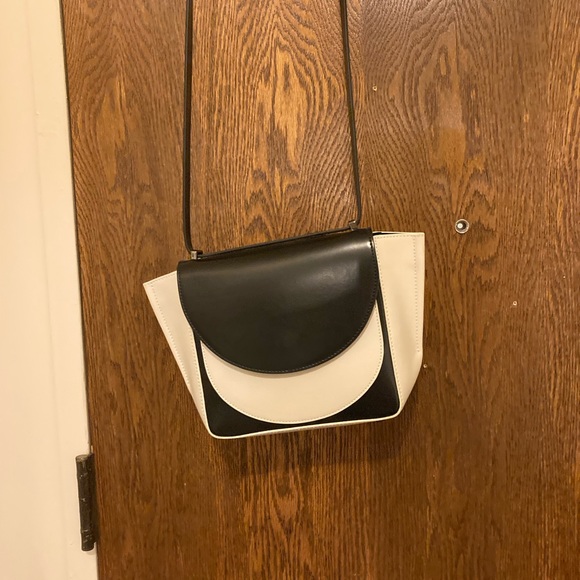 NEW forever elegant black and white Aquatalia designer handbag. - Picture 2 of 10